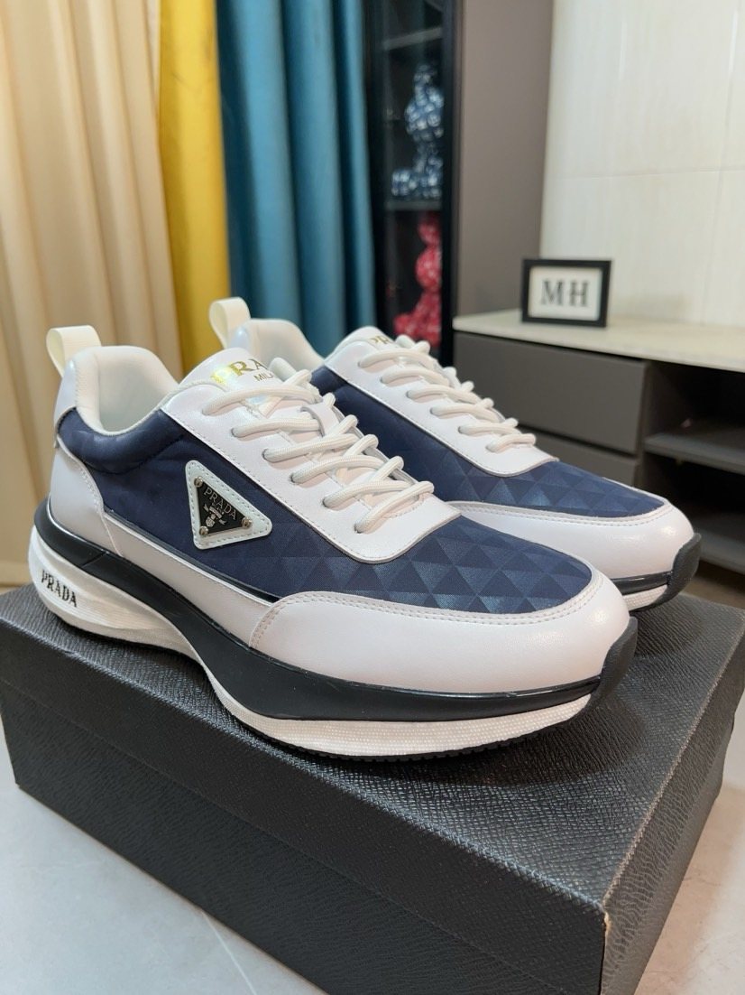 Prada Diamond-Pattern Low-Top Sneakers